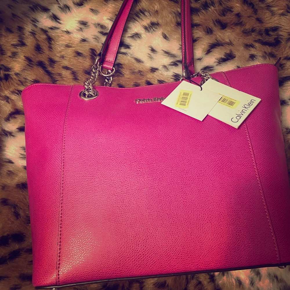 COPY - * FINAL REDUCTION * NWT Magenta Calvin Kle…